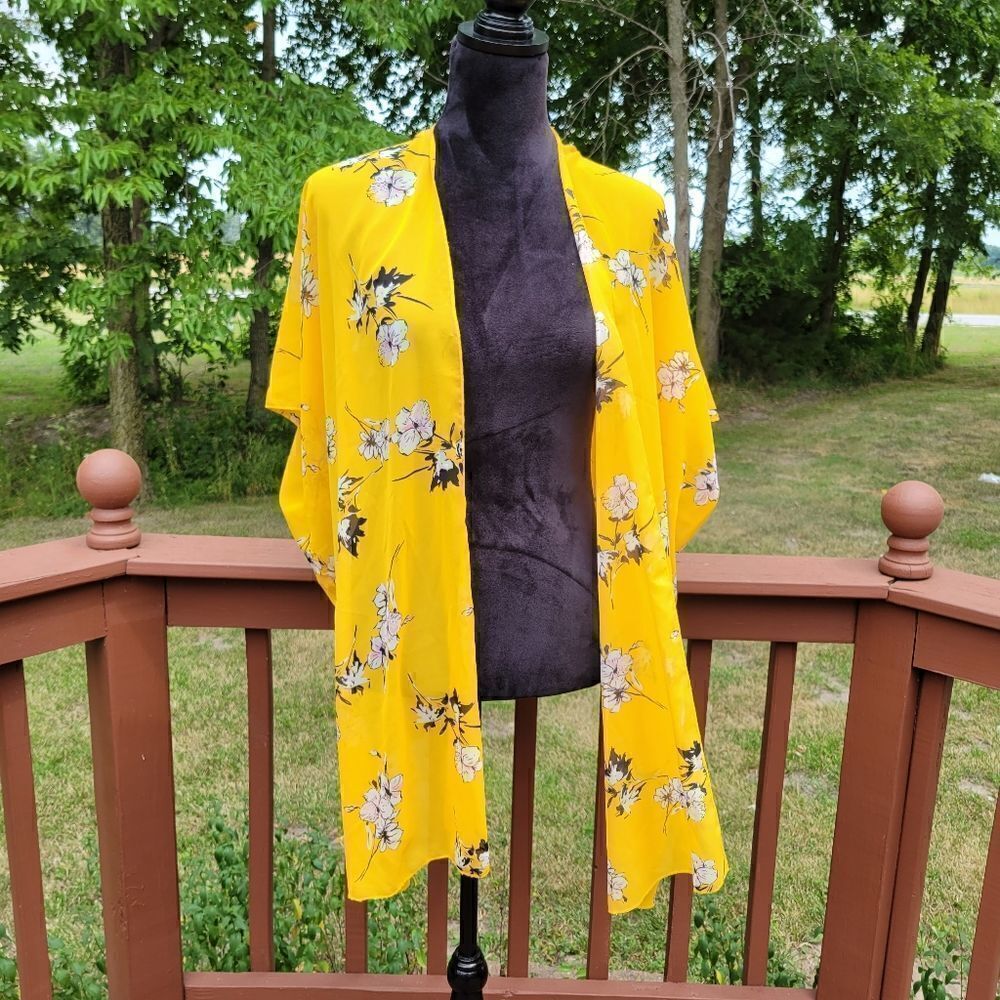 Charlotte Russe 3/4 Sleeve Sheer Loose Chiffon  Floral Kimono Cardigan, small/me